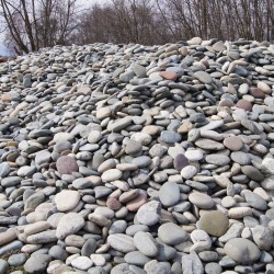 Галька плоская цветная 40-100 мм.