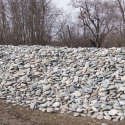 Галька плоская цветная 200-300 мм.